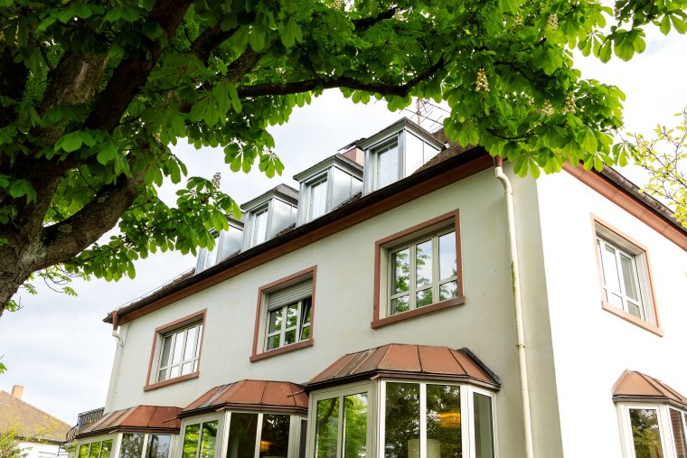 How to Clean Outside Windows You Can’t Reach